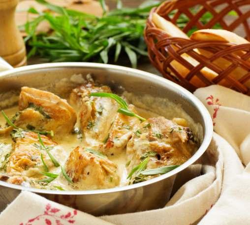 Chicken with tarragon Chicken with tarragon solo FVZA-11475 Ingredients: dried vegetable (onion, celery, parsnip, parsley leaves, garlic), yeast extract, sugar, spice extract/s (tarragon), spice