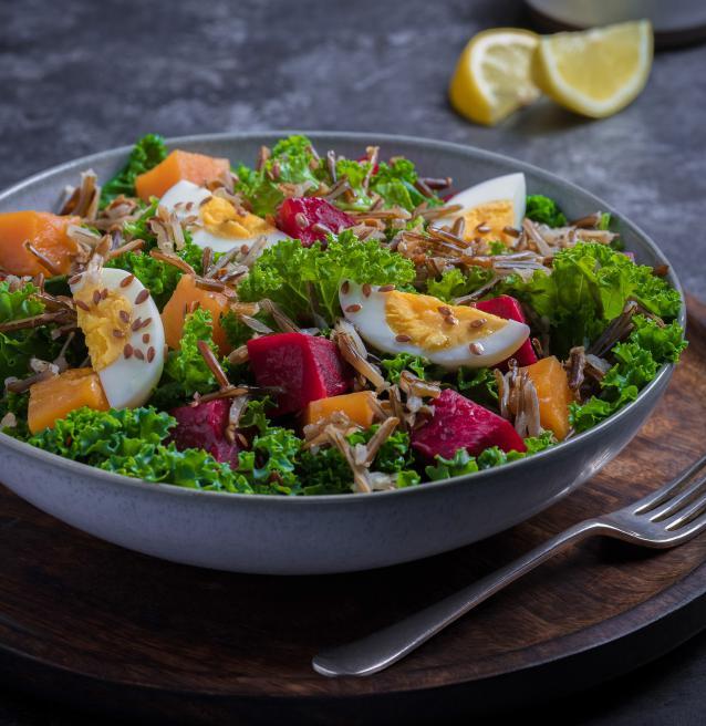 Roasted beetroot and sweet potato, kale, wild rice, boiled egg topped with flax seeds and served with lemon olive oil 59 The shrimps beans & beet Freekeh,