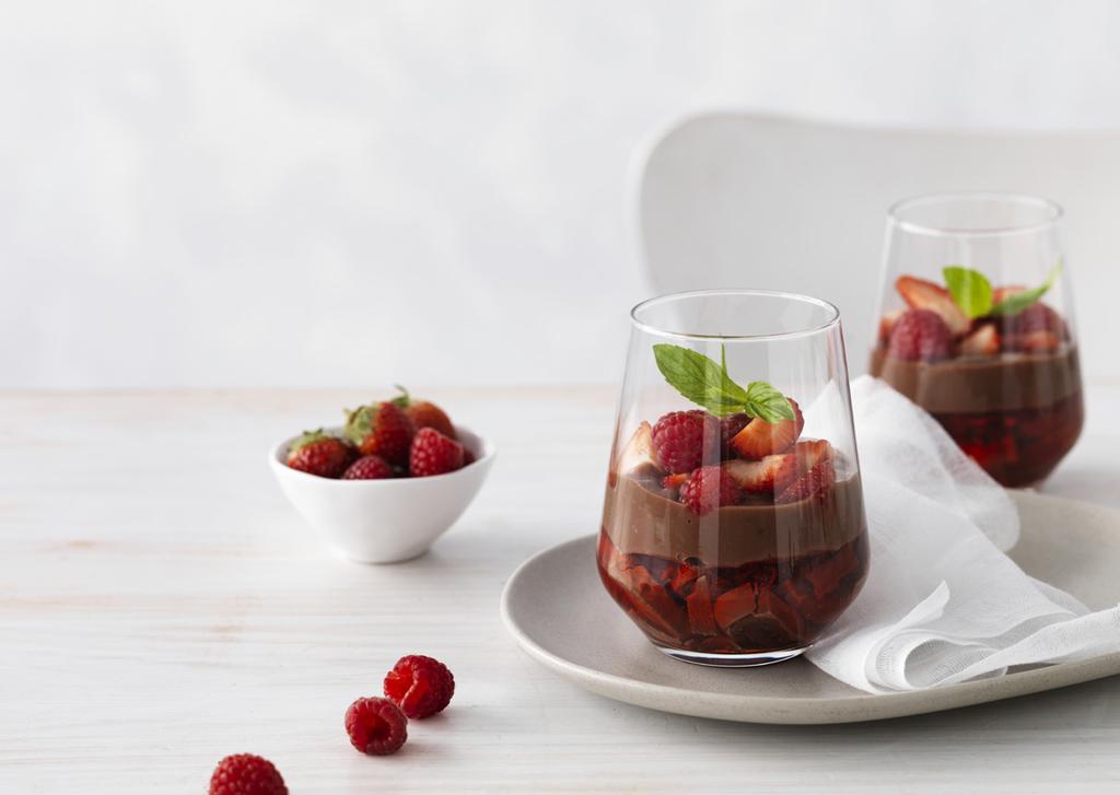 Double chocolate berry trifle ProPoints VALUES PER SERVE SERVES: 4 PREP: 25 MINS, PLUS 1 HOUR CHILLING 11g sachet Weight Watchers Strawberry Flavoured Jelly 4 x 23g Weight Watchers Chocolate Mini