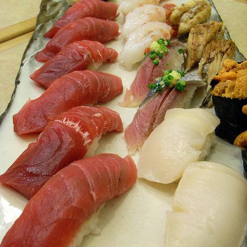 Sushi / Sashimi À la Carte (2pc for sushi) (3pc for sashimi) Tuna maguro... 6 50 White Tuna shiro maguro.