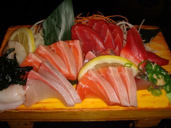 ......... 21 00 3 pieces each of tuna, salmon, 2 pieces of white fish, 1 piece yellowtail Choice of 1 roll: