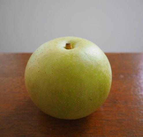 It combines the flavor and sweetness of pears with the crunchiness of crisp apples. They are round in shape, with a golden color skin, and white flesh.