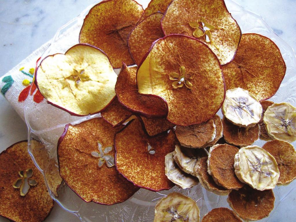 YIELD 5 1/2 CUPS PREP TIME 20 MINUTES COOKING TIME 8 HOURS Spiced apple and banana chips 1/4 CUP ORANGE JUICE 2 TEASPOONS GROUND CINNAMON 1 TEASPOON GROUND GINGER 1/4 TEASPOON GROUND NUTMEG PINCH