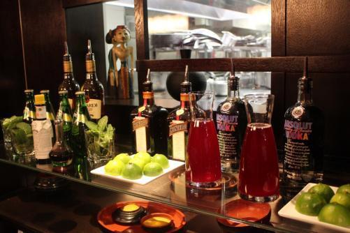 In the heart of our bar, at the Sulawesi Chef table, create