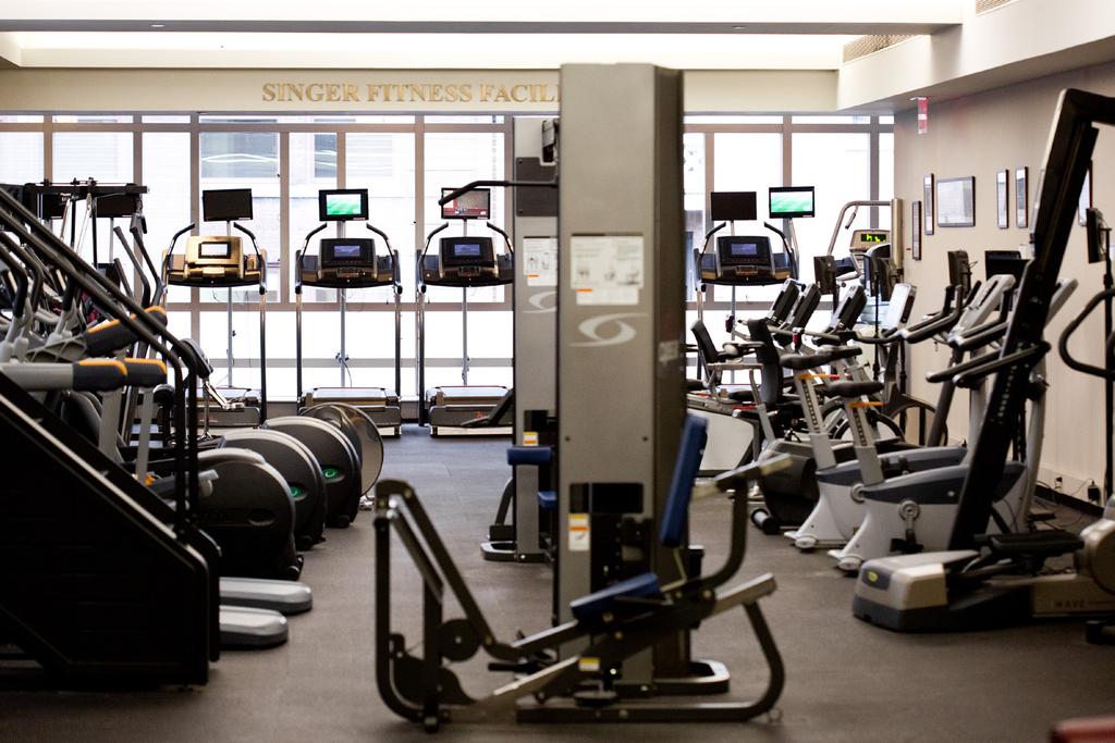 facility includes: A Premier Squash Program with 7 squash courts, lessons, tournaments, partner matching, and a Pro Shop The Fitness Center offers a variety of cardio equipment including treadmills,