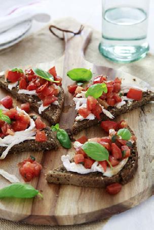 LUNCH Grilled Chicken with Bruschetta An easy to prepare lunch to ensure you re eating healthy and tasty meals.
