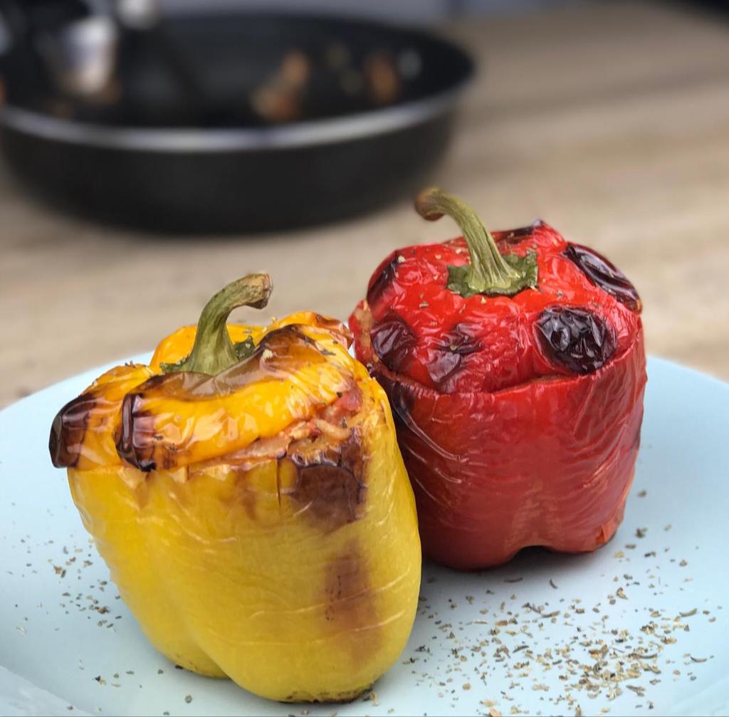 Stuffed Peppers Serves: 1 / Prep Time: 15mins / Cook Time: 25mins Calories 289 Carbs 22g 30% Protein 39g 54% Fat 5g 16% Sugar 10g 9 99999 99119 5 40g Brown Rice (12g Dry) 2 Bell Peppers 1 tsp Olive