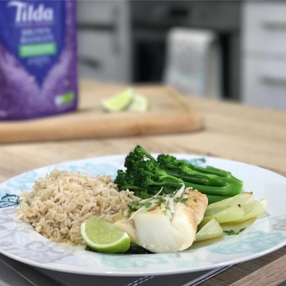 Ginger & Spring Onion Steamed Cod Serves: 2 / Prep Time: 10mins / Cook Time: 20mins Calories 317 Carbs 35g 44% Protein 38g 48% Fat 3g 8% Sugar 2g 6 Leaves of Pak Choi 360g Cod Fillet 1 Large Garlic