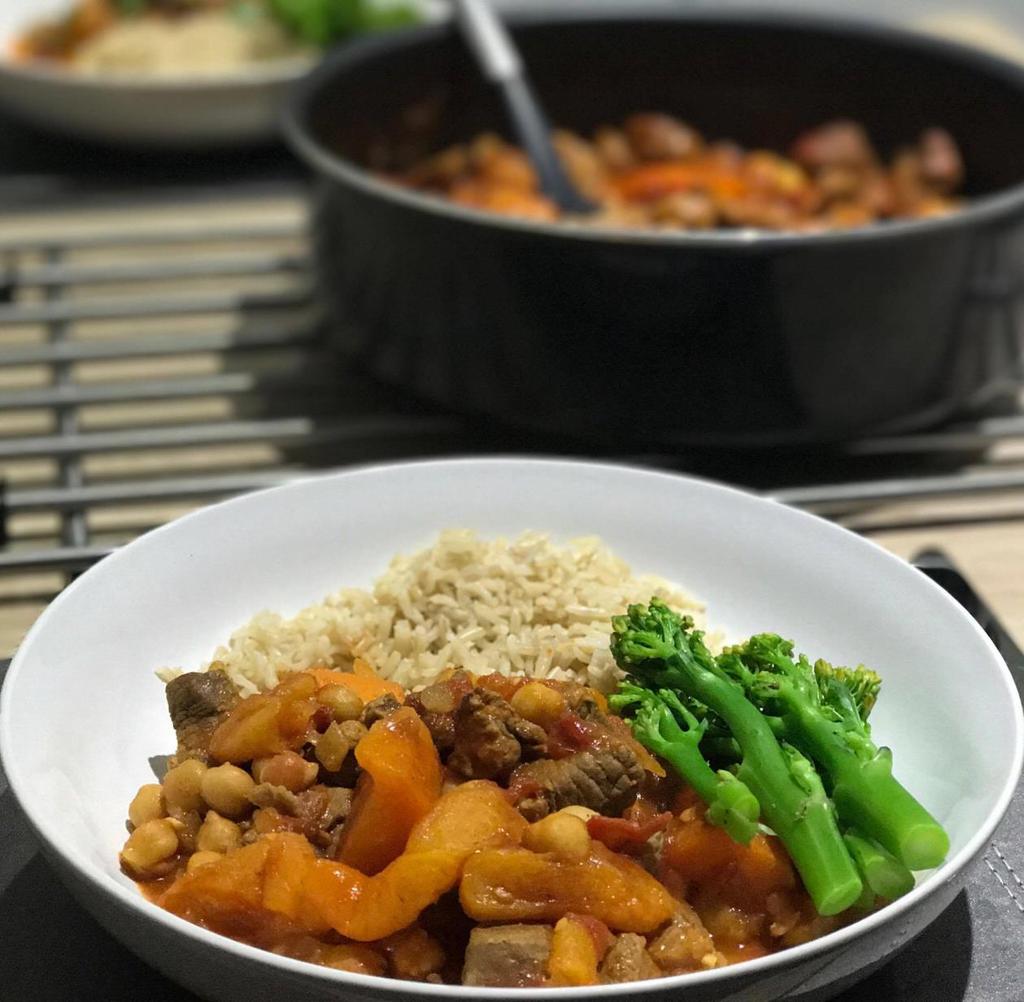 Lamb and Apricot Tagine Serves: 4 / Prep Time: 10mins / Cook Time: 100mins Calories 429 Carbs 50g 47% Protein 28g 26% Fat 13g 27% Sugar 15g 1 ½ tbsp Olive Oil 600g Diced Lamb 1 Large Onion 2 Garlic