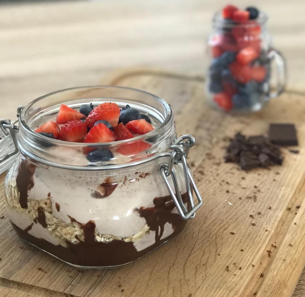 Dark Chocolate Overnight Oats Serves: 1 / Prep Time: 10mins / Cook Time: Chill overnight Calories 384 Carbs 42g 44% Protein 36g 38% Fat 8g 19% Sugar 17g 1 square 70% Dark Chocolate 200g Plain Low Fat
