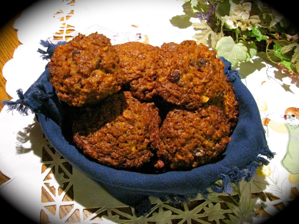 Mrs. Melkford s Carrot Muffins 2 cups of flour 1 and ¼ cup sugar (raw, preferred) 2 teaspoons cinnamon 2 teaspoons soda ½ teaspoon salt 1 and ½ cup shredded carrots 1 and ½ cups apples, peeled and
