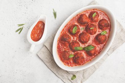 Spanish Meatballs SERVES 4-5 800g organic lean minced beef 2 eggs 2 x 400g tins chopped tomatoes 3 beef stock cubes 1.