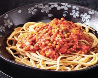 LENTIL BOLOGNESE Serves 80 2kg lentils 1kg Chopped onions 1 bulb chopped garlic A little oil 1 tin tomato puree 3 tins chopped tomatoes 2 litres beef stock 2 tbsp Italian herbs 10 carrots grated 4kg