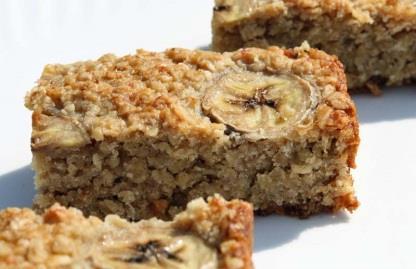 Turn out into 2 more shallow gastros and cut into portions. BANANA FLAPJACK Serves 60 1kg margarine 400g golden syrup 6 bananas 800g soft brown sugar 1800g rolled oats 1.