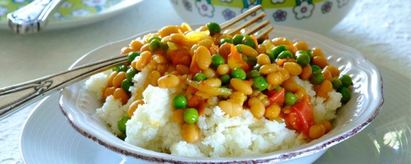Delicious baked bean and pea curry Monday 29th October 00:30:00 00:15:00 A delicious vegetarian curry you can make it as hot and fiery as you like! 1. 15ml sunflower oil 2. 1 onion, sliced 3.