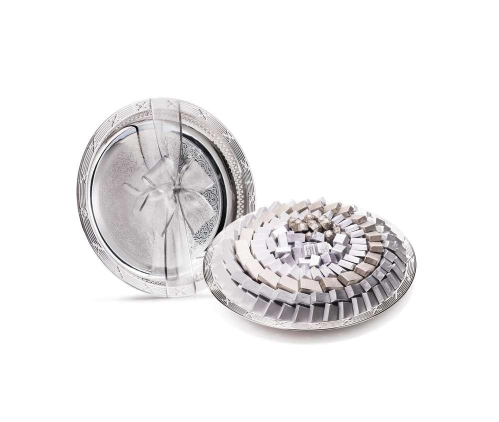 VICTORIA SILVER TRAYS Elegant round silver trays SMALL LARGE CONTENTS P25691172 P25691173