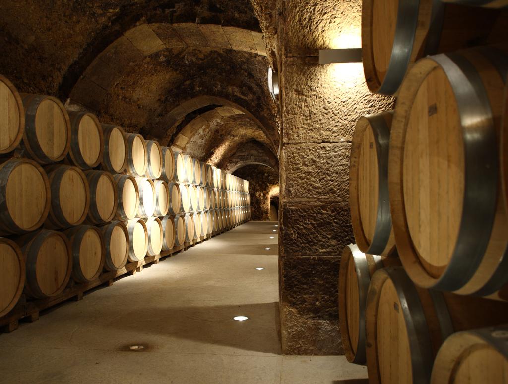 IN THEIR OWN RIGHT PLEASURES... SLEEPING among barrels The hotel infrastructure in Rioja Alavesa is almost unprecedented, which attests to its importance as a tourist attraction.