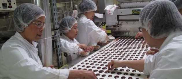 The production and its specificities : Hand decorated chocolates