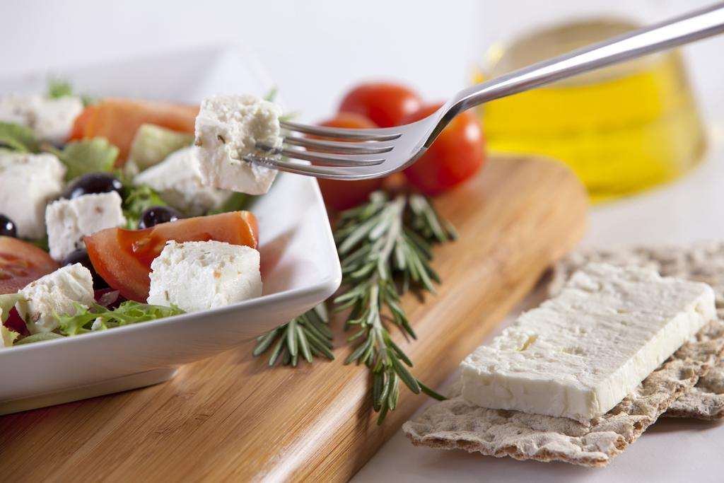 Mediterranean style cheese (Feta type) Mainly based on milk proteins and hydrocolloids which allows a cost reduction based on the milk protein reduction in the recipe. No syneresis.
