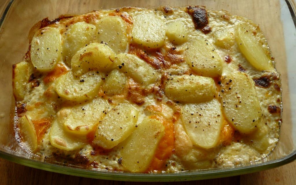 RECIPE 04 CHEESY POTATOES Russet potatoes (sliced) 10 ounces Bacon (chopped) 10 slices Cheese (shredded) 1 cup Butter 2 tablespoona Sour cream ½ cup Onion (diced) 1 Salt and pepper To taste In the