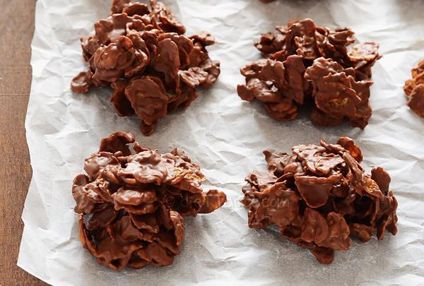 Chocolate Mountains Prep time: 15 minutes Serving size: 2 cookies 100 ml granulated sugar 25 ml cocoa powder 25 ml milk 1 tbsp. butter or margarine [15 ml] ¼ tsp.