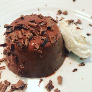 Ingredients: 1 & 1/2 teaspoons powdered gelatine 1/2 cup boiling water 170ml Chobani natural yoghurt 1 scoop (30g) chocolate protein powder 1 tablespoon cacao 1 teaspoon of stevia (or any low calorie