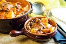 Hungarian Goulash Serves 4 Ingredients Method 600gms/21oz stewing beef 3 spring onions chopped up, green part only 1 tsp paprika ½ tsp salt 425gm/15oz can of tomatoes 500gms/17.6oz potatoes 1.