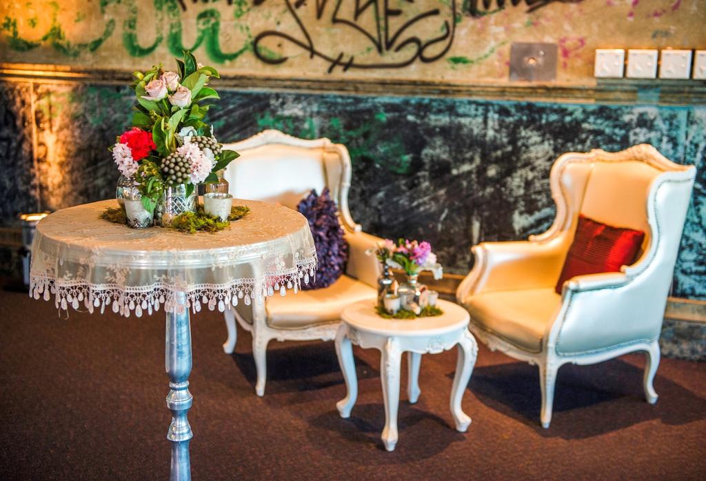 WEDDINGS AT BRISBANE POWERHOUSE BY ZEN CATERING Brisbane Powerhouse is a contemporary multi-arts, dining, functions and conference venue nestled on the beautiful banks of Brisbane River beside New