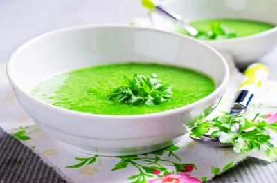 Pea Soup Lunch Serves: 4 900g frozen Peas 1 Garlic Clove, crushed 1.2 ltr Vegetable Stock 25g Butter Salt & Pepper, to own taste 1. Heat butter in a large pan & add the garlic.