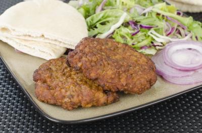 Lamb Burgers Lunch Serves: 4 700g lean Lamb Mince 1 small Onion, finely chopped 8 ready-to-eat Dried Apricots, finely chopped 2 tbsp Pine Nuts 2 tsp Mild Curry Powder 1.