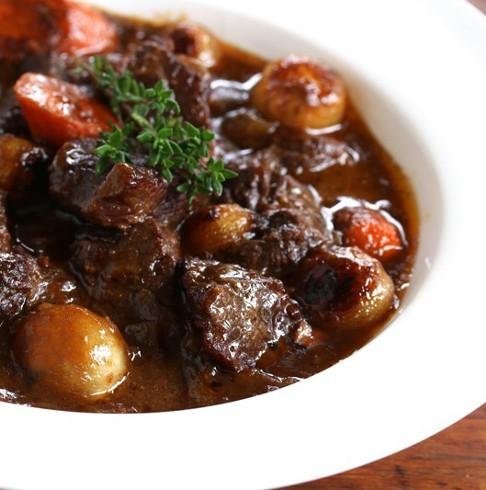 Beef Bourguignon 1½ lbs. Beef ¼ cup flour, for dusting 3 tbsp. olive oil 1 onion, sliced 2 carrots, diced 2 oz.