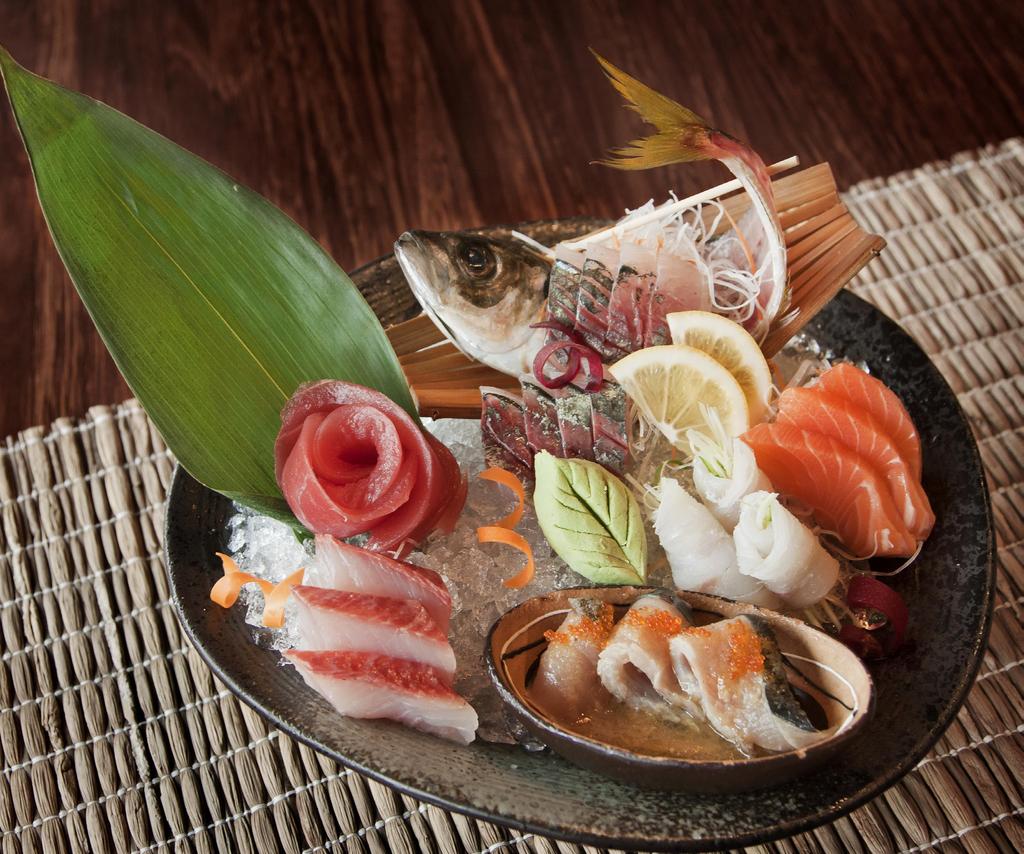 刺身 sashimi.