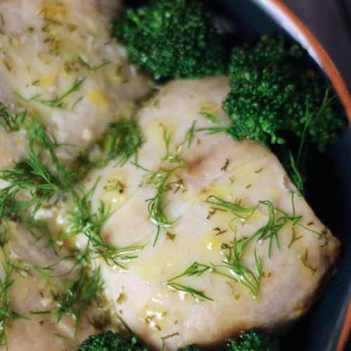 Sunday, 13th May 2018 Baked Halibut with Garlic (DF) 3/4 pound halibut fillet, or other firm white fish 1 1/2 cloves garlic 1/2 lemon 1/8 cup coconut oil 1/4 teaspoon smoked paprika 1/4 teaspoon