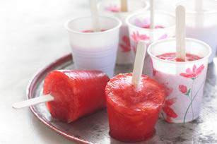 DESSERTS Strawberry Sorbet/ Pops 4-6 medium strawberries Approximately 3 cubes of ice Any powdered or flavored stevia to taste 2.