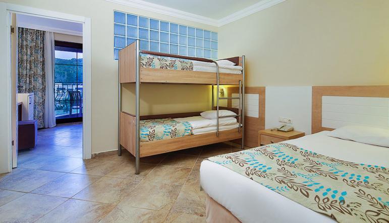 ROOMS LOCATION SPACE FEATURES FAMILY ROOM WITH BUNKBED Land or Garden view 34 m2 9 rooms. Normal or French balcony.