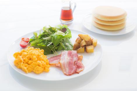 Breakfast Menu Weekends and holidays 9:00-10:00 Meals come with drinks