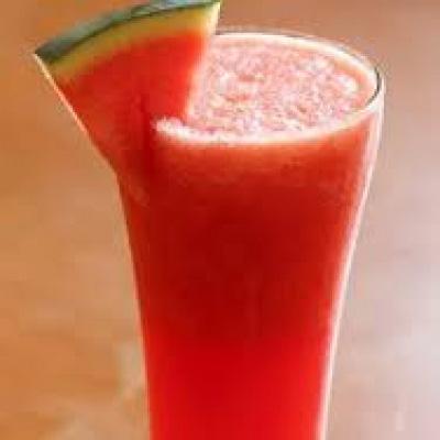 Summer Cooler Smoothie Smoothie Serves: 1 1 slice of large Watermelon 1 Mango thick slice of Pineapple 50ml water Few ice cubes 1. Peel mango & remove seeds.