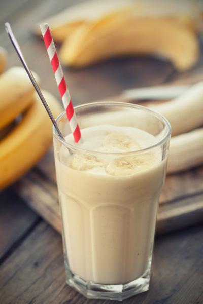 Post-Work Out Smoothie Smoothie Serves: 1 2 tbsp Almond Butter 100ml Water 50g low fat Natural Yogurt 2 medium ripe Bananas 1 wedge of Pear 1 scoopbanana