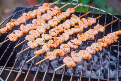 BBQ Thai Prawns Lunch Serves: 2 600gTig er Prawns, peeled Marinade 1 Red Chilli, seeded and finely chopped 1 tbsp Olive Oil 2 tsp Fish Sauce 2 Garliccloves, crushed 2 tsp Ginger, grated 1 tsp Ground