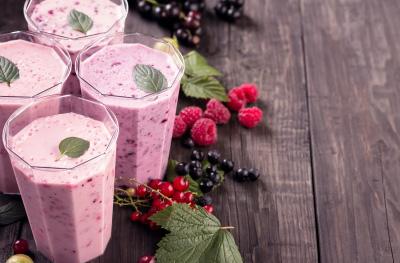 Super Smoothie Smoothie Serves: 4 450g frozen Berries 450g lightstrawberry Yogurt 100ml Skimmed Milk 25g Porridge Oats 1.