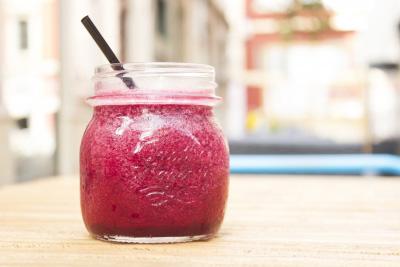 Red Smoothie Smoothie Serves: 1 1 small Beetroot, chopped 1 Apple, chopped 1 Carrot, chopped 1 tbsp Chia Seeds