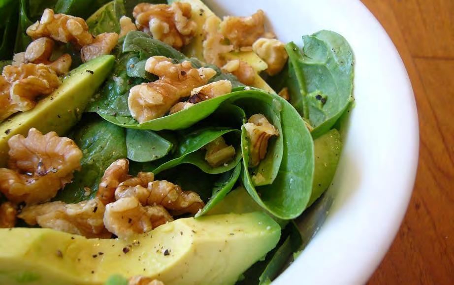 Avocado and Spinach Salad 1½ cups baby spinach leaves ½ avocado, sliced ¼ cup shopped walnuts 1 tbs lemon juice