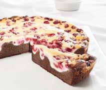 Appetising cakes and fruit tortes Pear-Yoghurt Cake Madeira cake covered with delicious yoghurt cream and