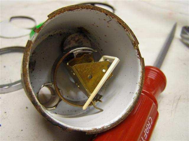 auge Refurbishing 1 of 49 2/23/2015 5:13 PM This is what the pressure tube looks like inside the oil pressure gauge.