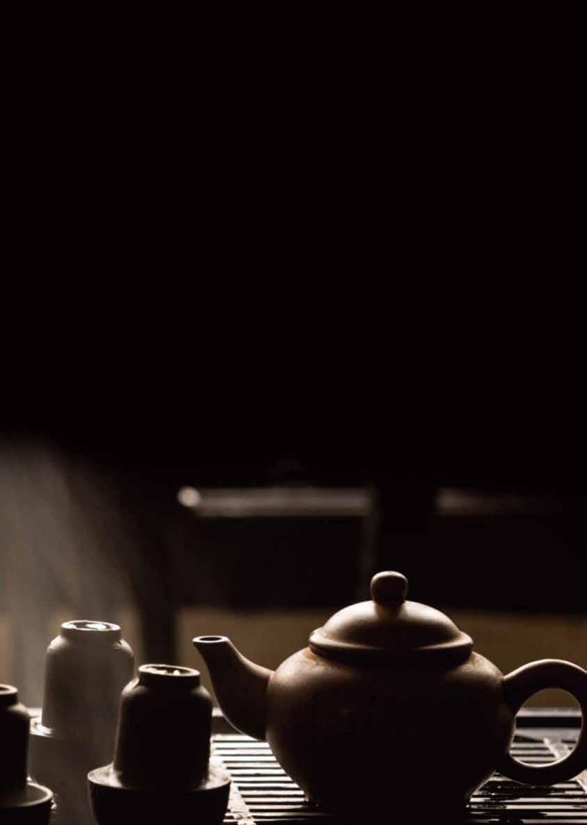香片 Jasmine Green Tea 即茉莉綠茶, 製作材料為茶葉以及茉莉花, 兼有二者的香味, 更有 在中國的花茶裡, 可聞春天的氣味 之美譽 烏龍 Oolong Tea 台灣烏龍茶, 又稱半球型包種茶, 屬於青茶的一種 以南投鹿谷地區所產的凍頂烏龍茶起源最早 台灣烏龍茶的特色為以輕度發酵 團揉方式製成, 外型呈現捲曲的球狀 茶湯呈金黃色, 味道醇厚, 有強烈果實香 普洱 Pu-er