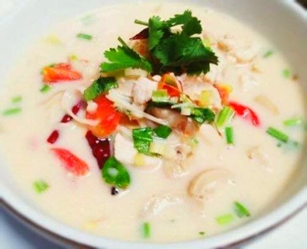 99 Mushrooms, cabbage, onions, tomatoes and exotic herbs in coconut milk broth with cilantro and green onions on top S3 T O M Y U M. Chicken, Tofu, Shrimp (11.99) or Seafood (12.99) 9.