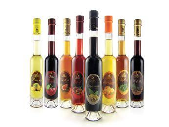 Rakija and liquor Rakija and liquor are both alcoholic drinks. Rakija is made by distilling fermented fruit.