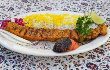 )1 سیخ کوبیده مرغ با گوجه و برنج( Yazd Chicken Koobideh with Rice $14.