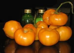 variety. Large, 12 oz. fruit has low acidity, mild taste, and thick skin.