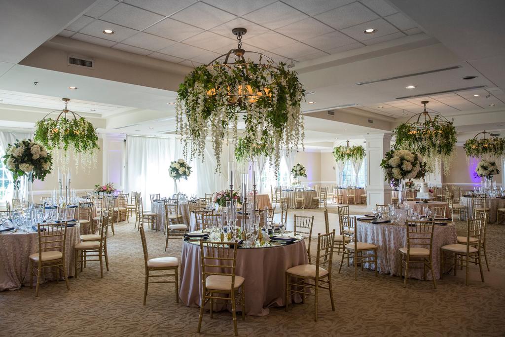 WEDDING CEREMONY 1 Hour Ceremony White Garden Chairs (Up to 160 People) (Chiavari Chair & Fruitwood Folding Chair Upgrades Available) Bridal Suite & Groom s Room Access 1 Hour Ceremony Rehearsal